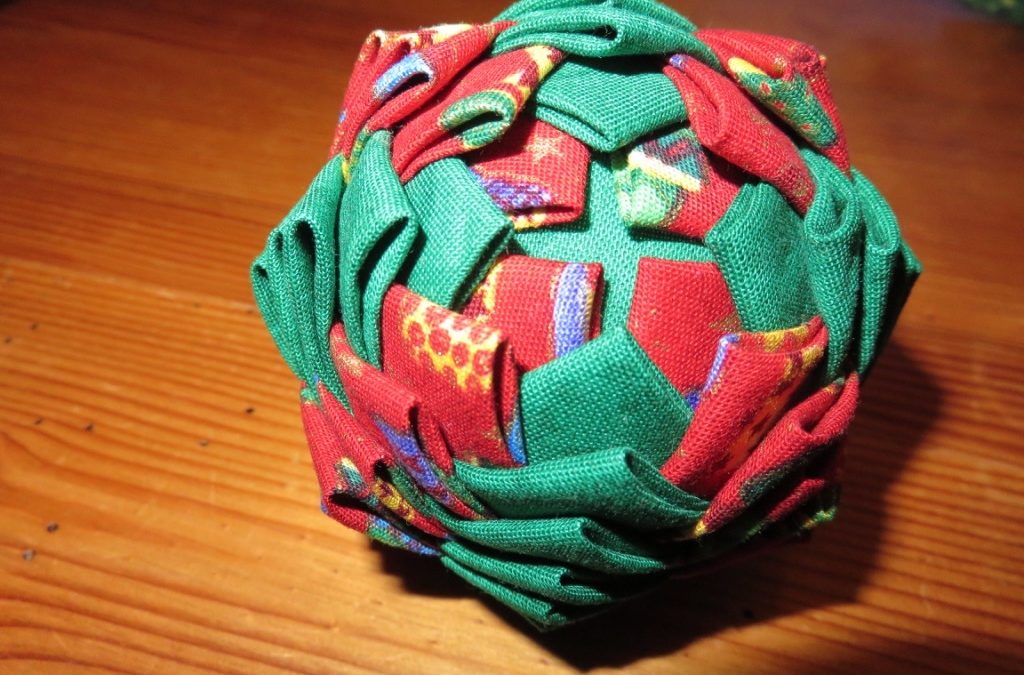 Boule de Noël – technique de l’artichaud | Point KT